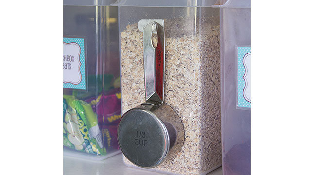 ideias-para-organizar-usando-ganchos-adesivos-9-4