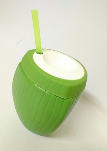 copo-coco-verde-e-marrom-de-plastico-com-canudo-850ml-D_NQ_NP_778225-MLB25408234880_032017-F